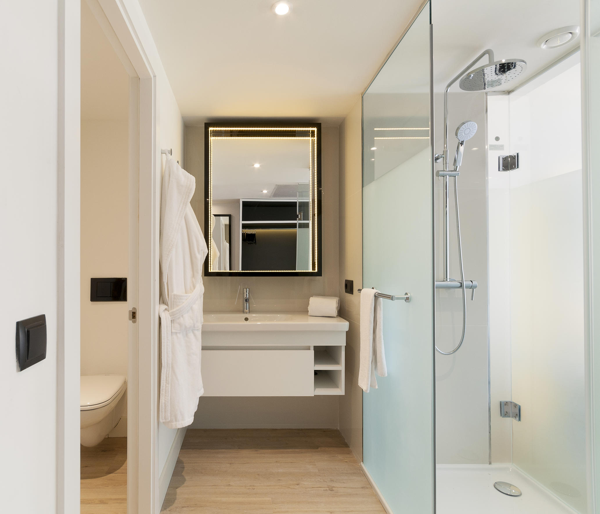 25InnsidePalmaBosque-Premium_Bathroom_Bay_View.jpg
