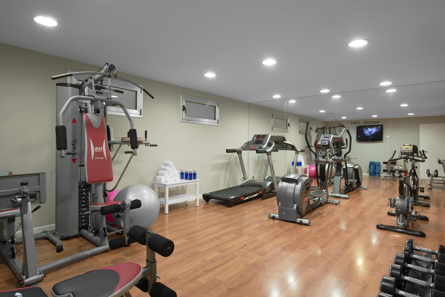 25InnsidePalmaCenter-Gym.jpg