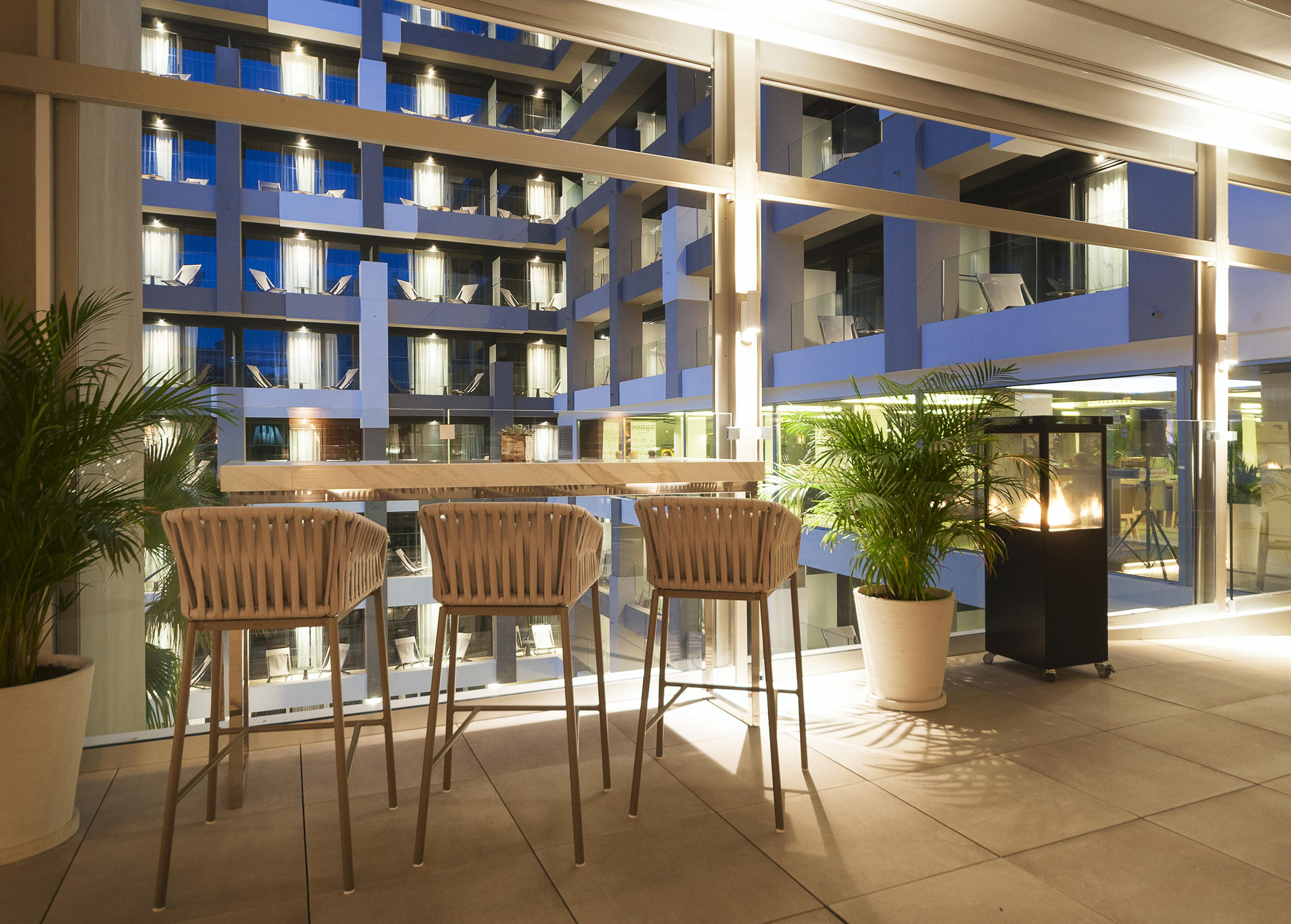 58InnsidePalmaBosque-SyndeoINN_night.jpg