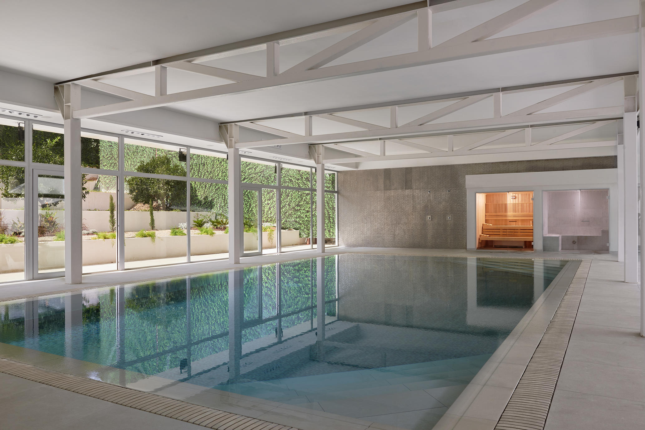 60aInnsidePalmaBosque-IndoorPool.jpg
