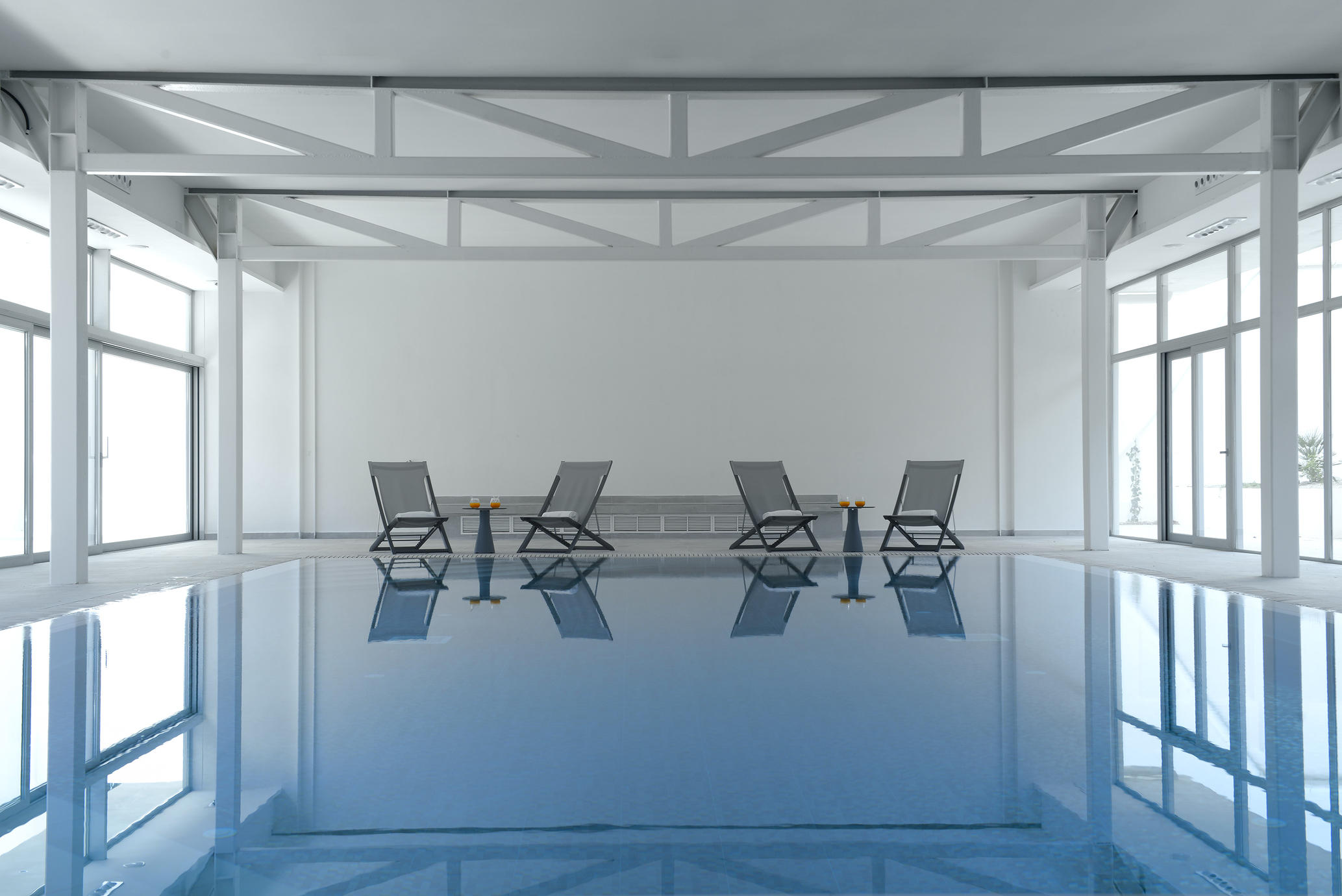 60bInnsidePalmaBosque-IndoorPool.jpg