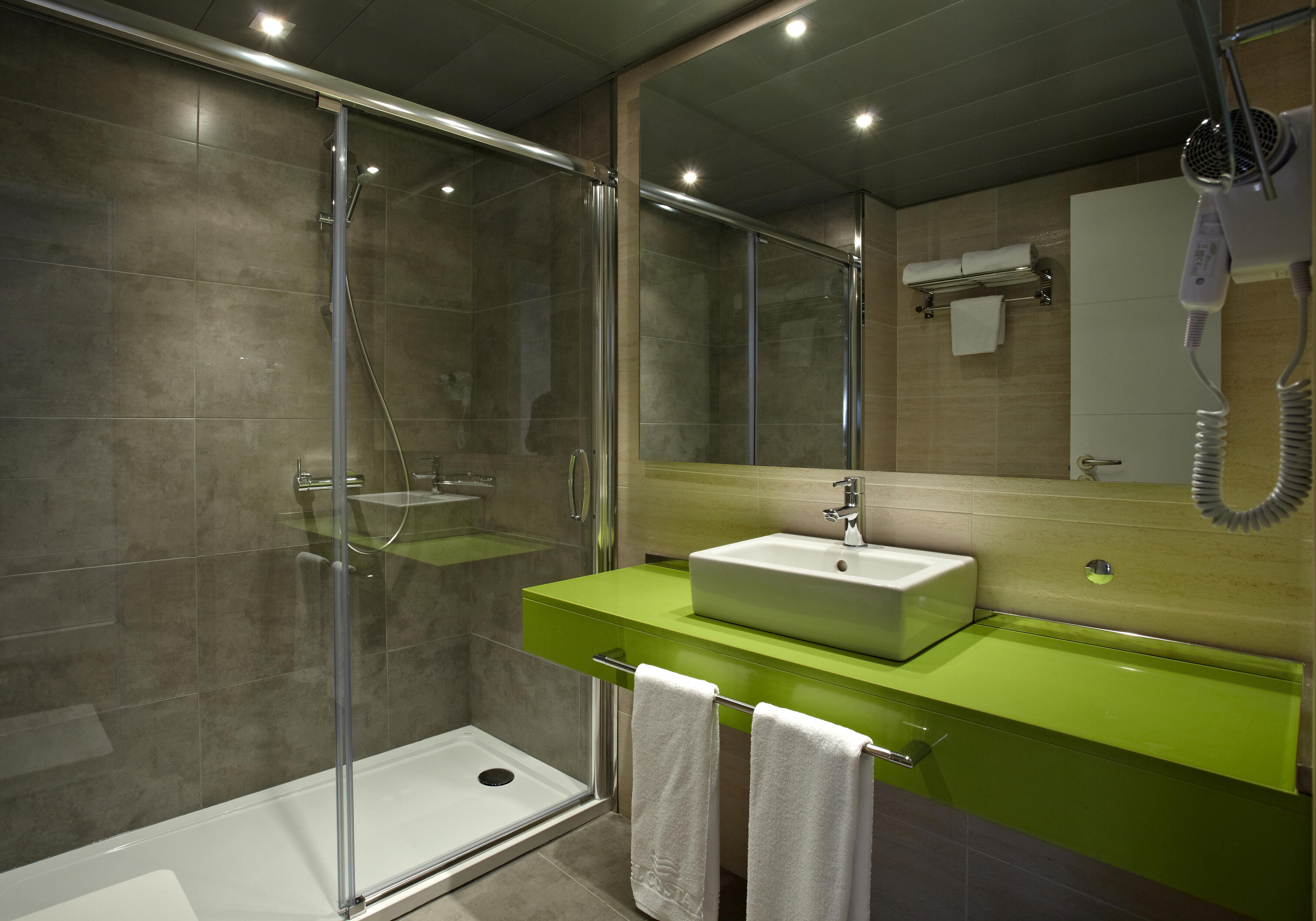 hotel-costa-azul-en-palma-de-mallorca-baño-estándar.jpg